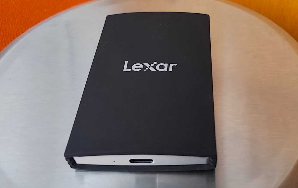 Revisión del SSD portátil Lexar Armor 700: rápido e impermeable a los elementos