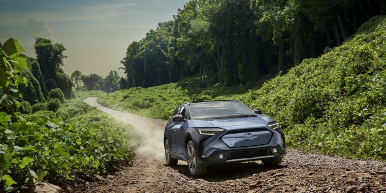 El Subaru Solterra 2024 es ágil pero carece de alcance y personalidad