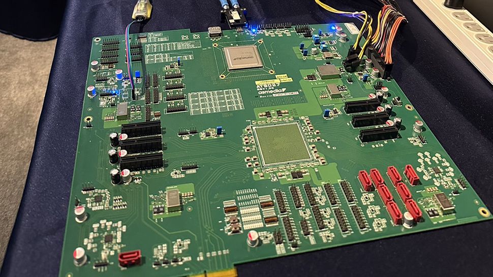 El SSD externo está listo para alcanzar a los SSD internos gracias al nuevo chip: ASMedia demostró el silicio USB4 v2 que permite velocidades de transferencia de hasta 15 GBps, pero los primeros productos no saldrán hasta el próximo año.