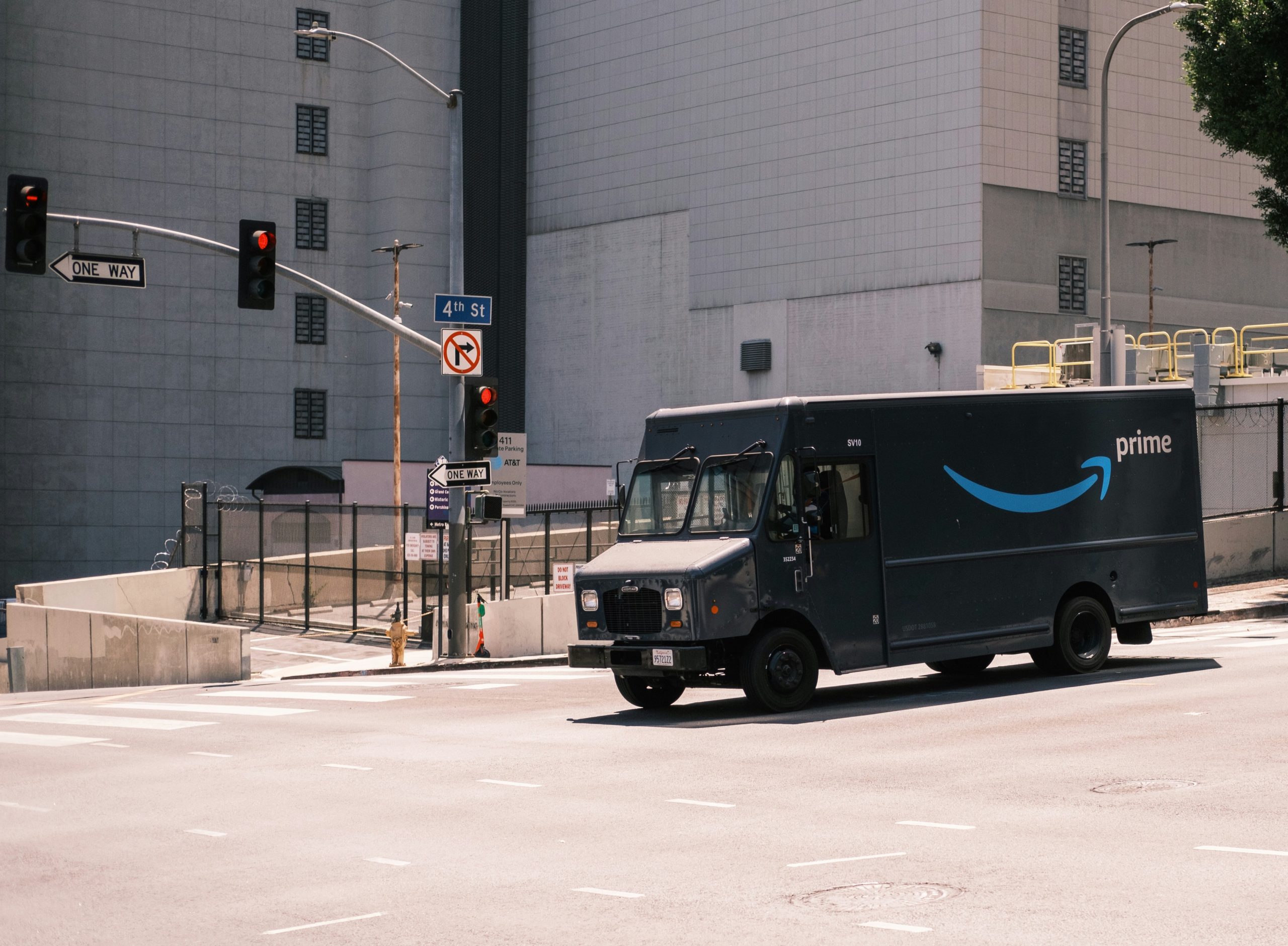 Amazon utilizará visión por computadora para detectar defectos antes del envío