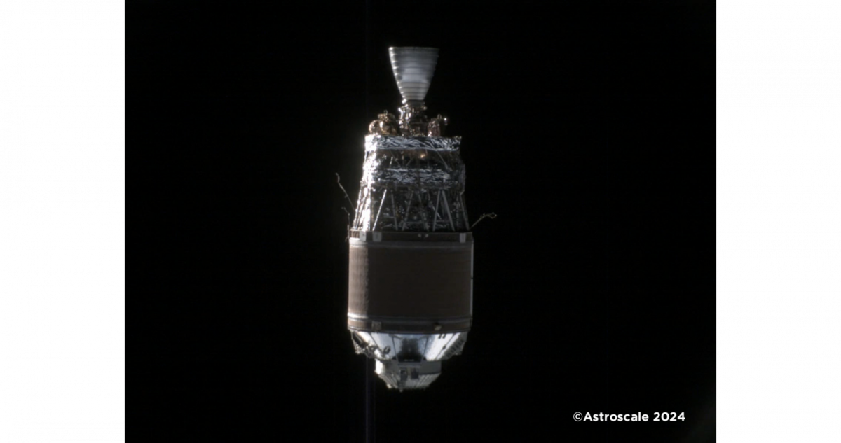 El satélite de inspección de basura espacial de Astroscale toma una fotografía de primer plano de la etapa de un cohete desechado