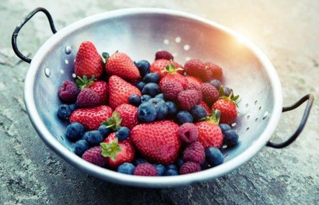 Las 12 frutas y verduras que realmente debes lavar antes de comer
