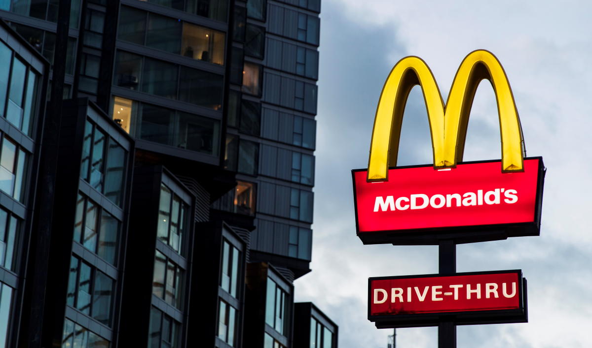 McDonald’s suspende los pedidos de voz desde el auto impulsados ​​por inteligencia artificial