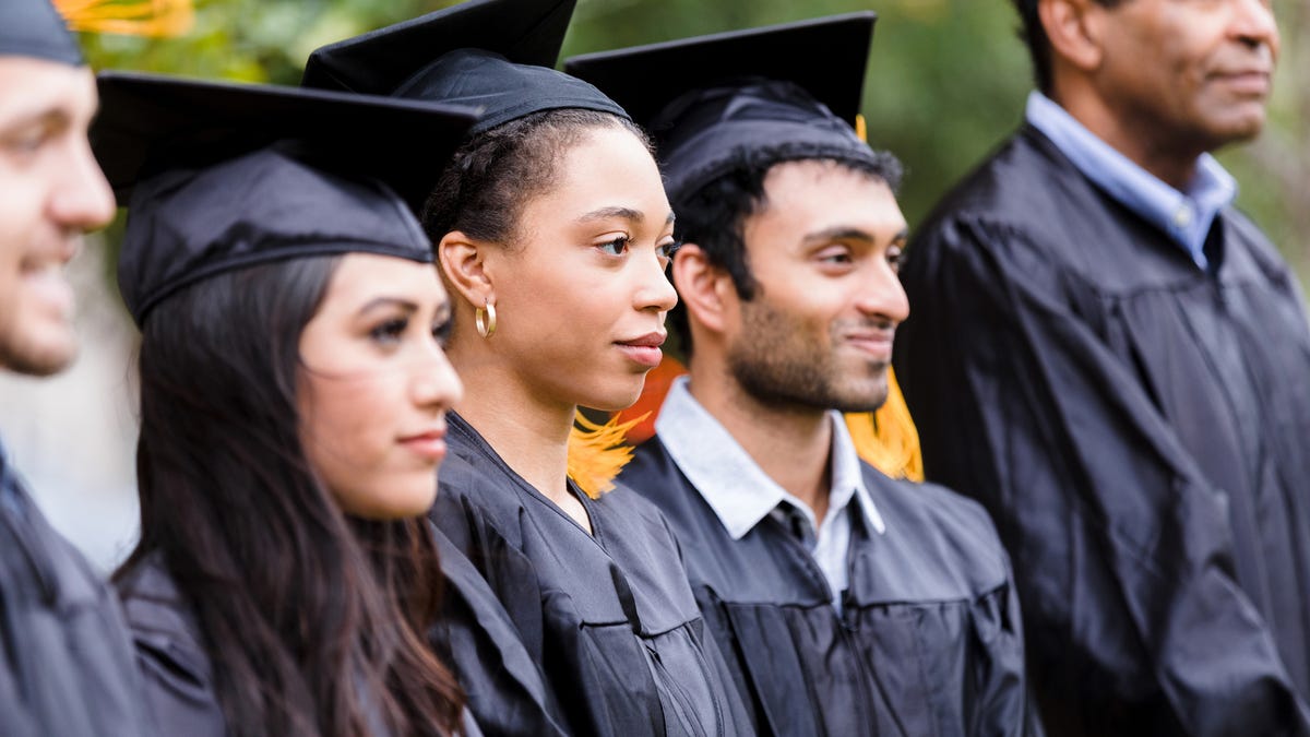 Los graduados universitarios con experiencia en IA atraen a empleadores de todos los sectores laborales