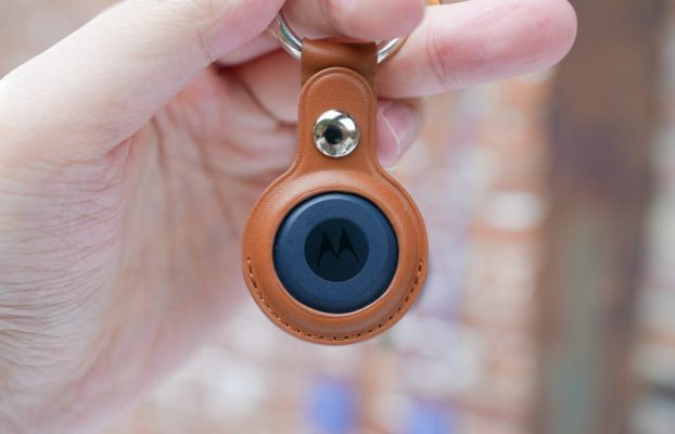 La nueva alternativa AirTag de Motorola de $ 29 tiene una función de ‘botón oculto’ que encantará a los fotógrafos