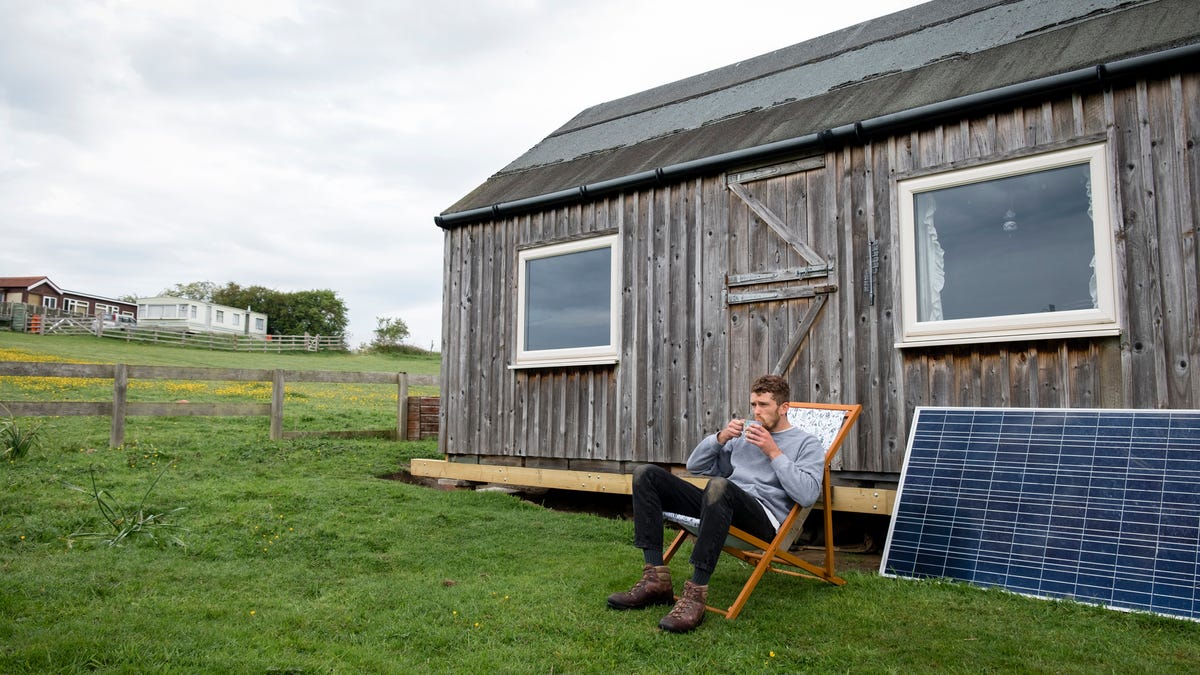 Sistemas de paneles solares fuera de la red versus sistemas conectados a la red: ¿Cuál es la diferencia?