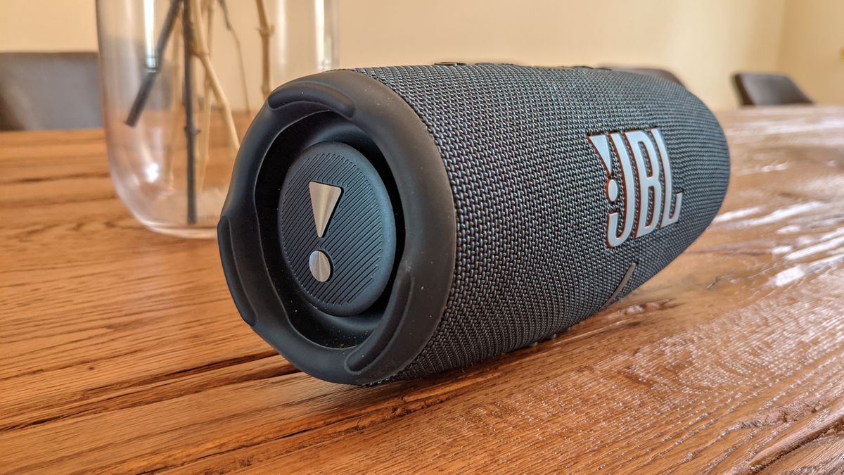 Olvídese de Prime Day, el altavoz Bluetooth Charge 5 de JBL tiene más de $ 50 de descuento en Walmart ahora mismo