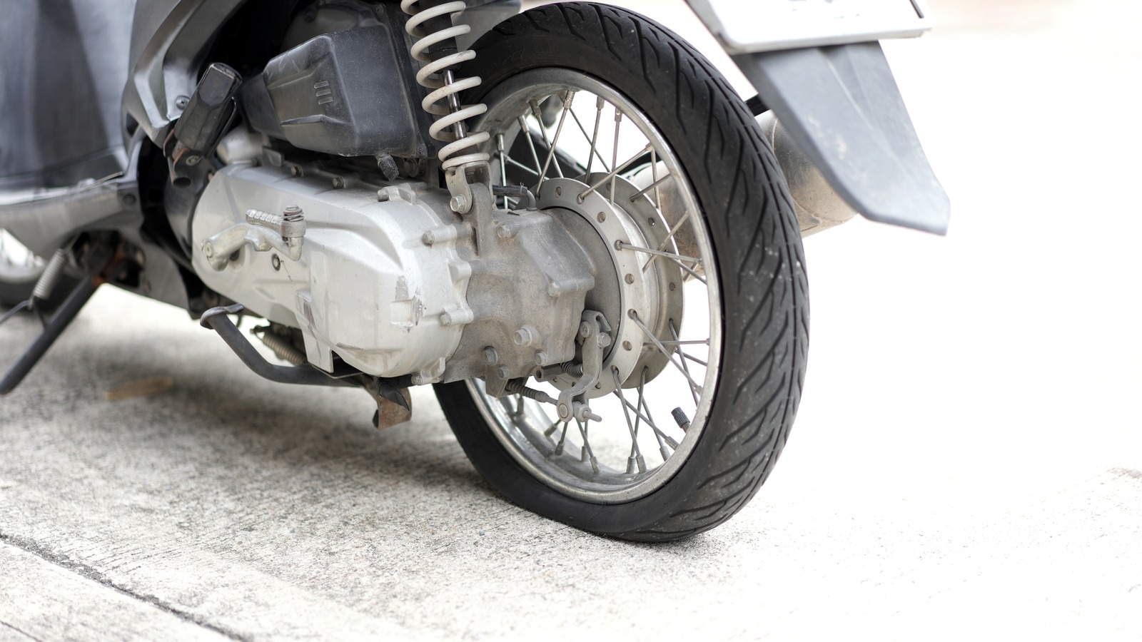 5 señales comunes de que es necesario equilibrar el neumático de tu motocicleta