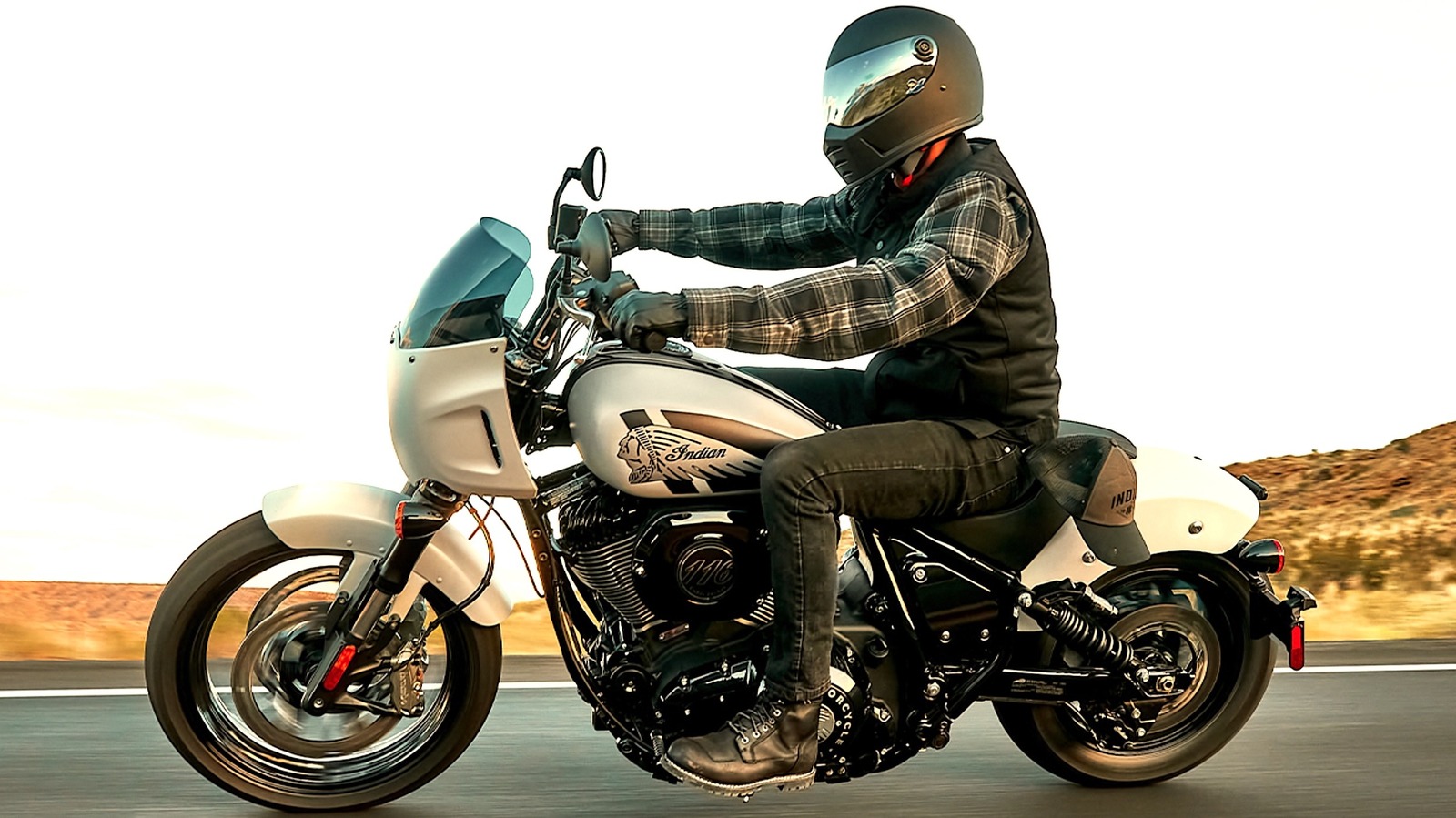 Harley-Davidson Low Rider S vs.  Jefe de deportes de la India: ¿Cuál es la diferencia?