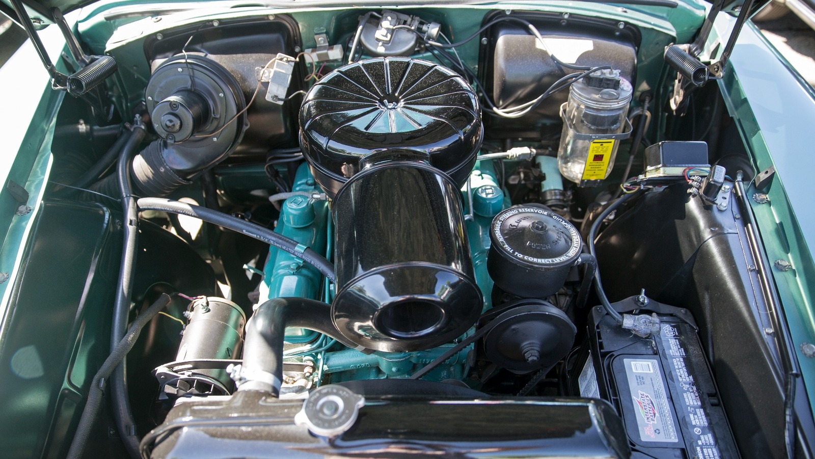 ¿Qué motor fue el primer V8 Nailhead?