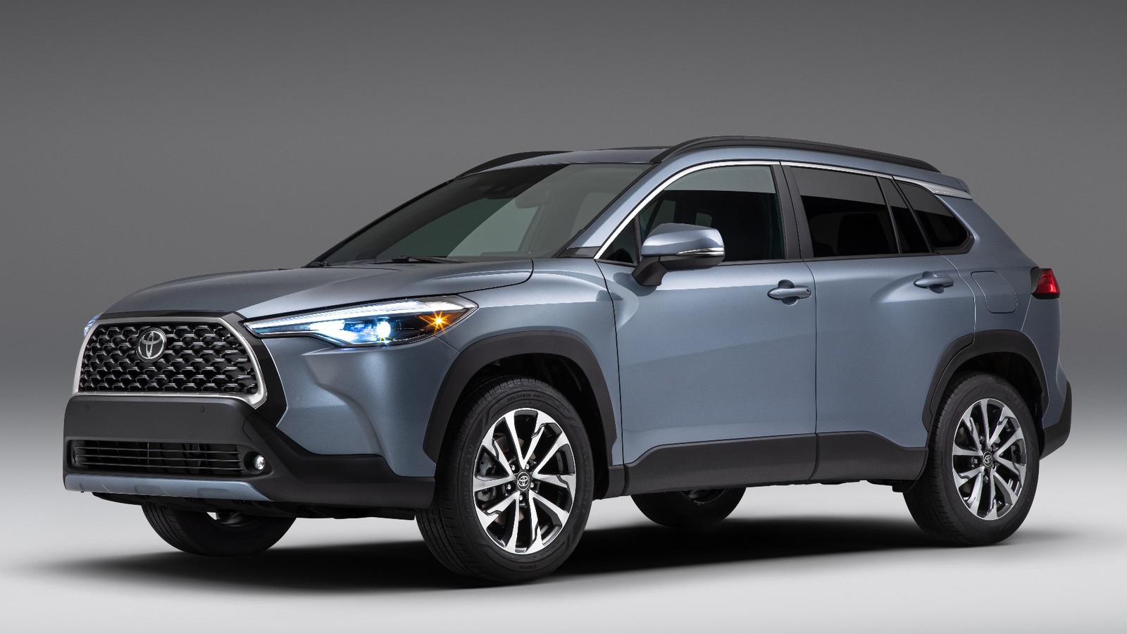 ¿Qué otros coches de grandes marcas son comparables al Toyota Corolla Cross?