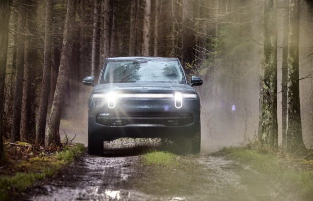 Las entregas de Rivian caen a medida que la escasez de componentes ralentiza la producción