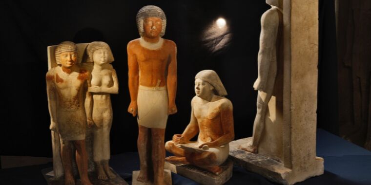 Estudio: Los escribas del antiguo Egipto tenían una postura realmente mala durante el trabajo
