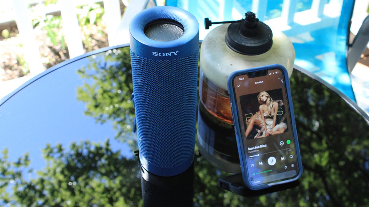 6 gadgets que llevan a mis fiestas en el patio trasero (y por qué hacen una gran diferencia)