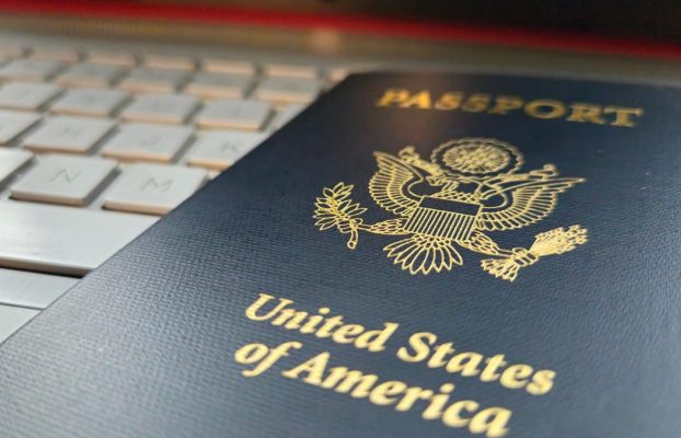Puede renovar su pasaporte en línea, pero solo si actúa rápidamente