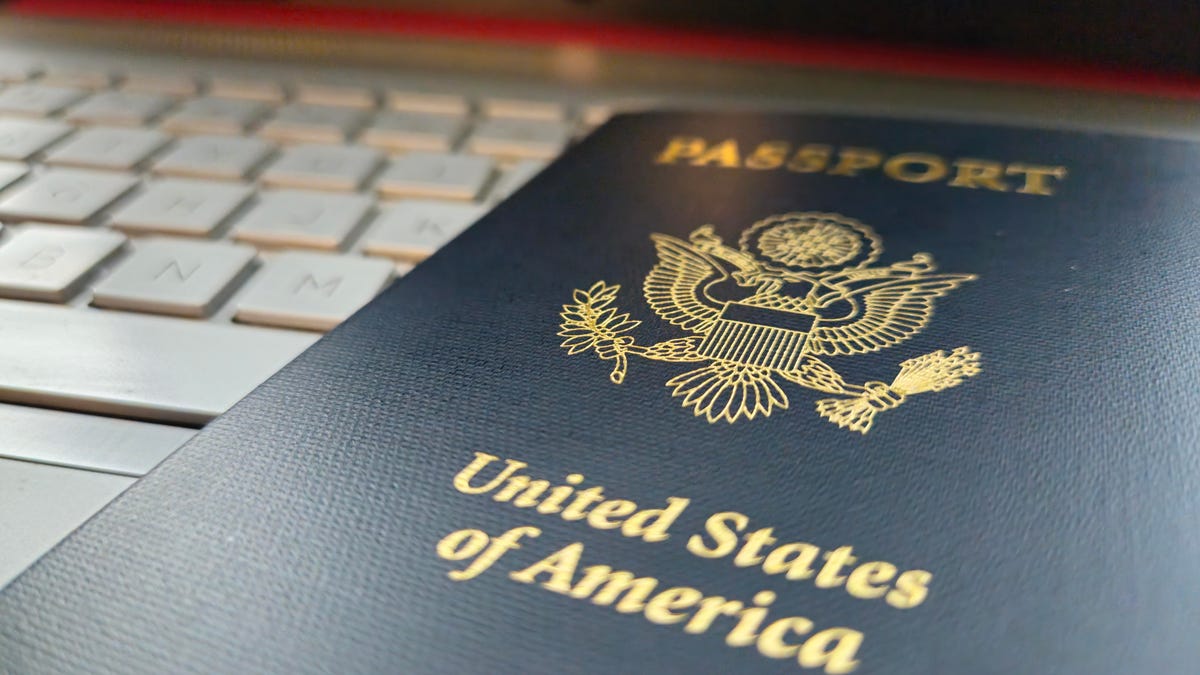 Puede renovar su pasaporte en línea, pero solo si actúa rápidamente