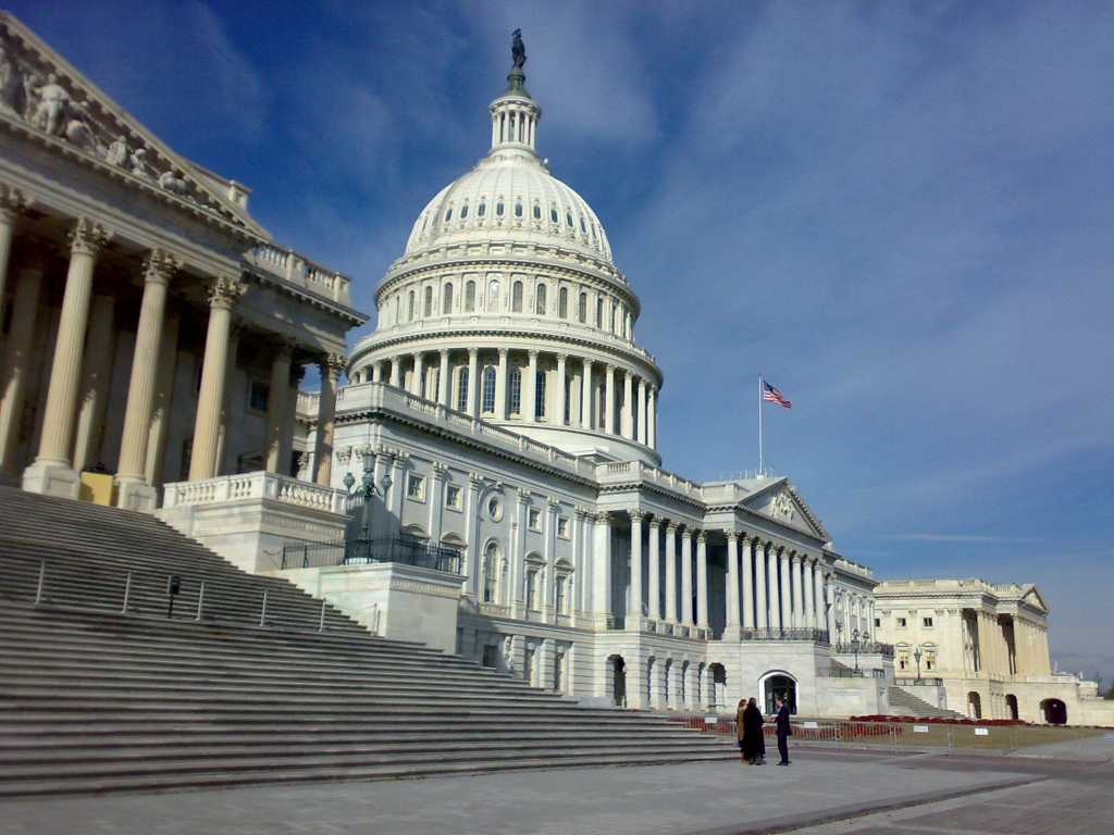 El presidente de Microsoft enfrenta duras preguntas del Congreso sobre China y la seguridad