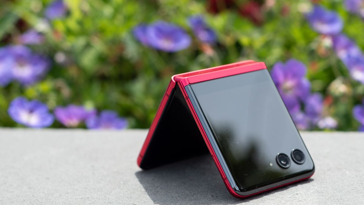 Motorola se burla de los nuevos teléfonos plegables Razr: esto es lo que puede esperar