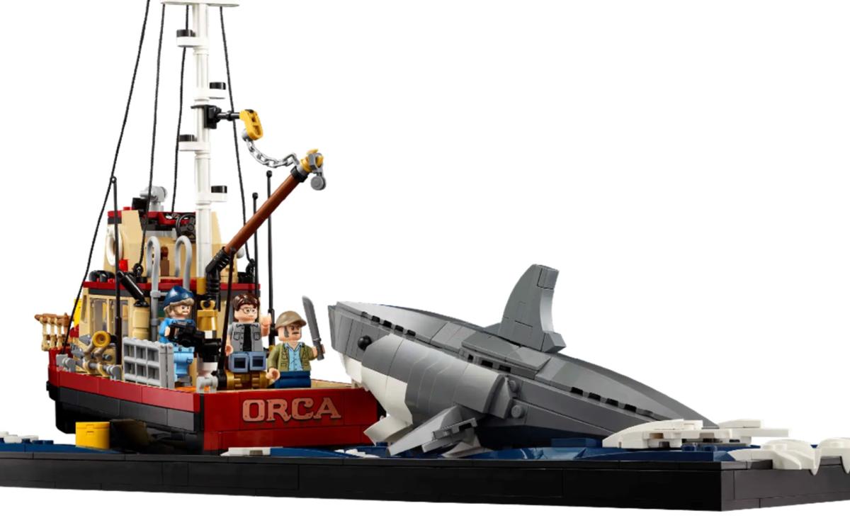 Lego lanzará en agosto un set de Tiburón que recrea el enfrentamiento final en el barco de Quint.