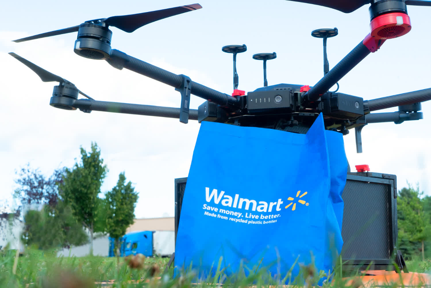 Arrestan a hombre de Florida de 72 años tras admitir que disparó a un dron de reparto de Walmart