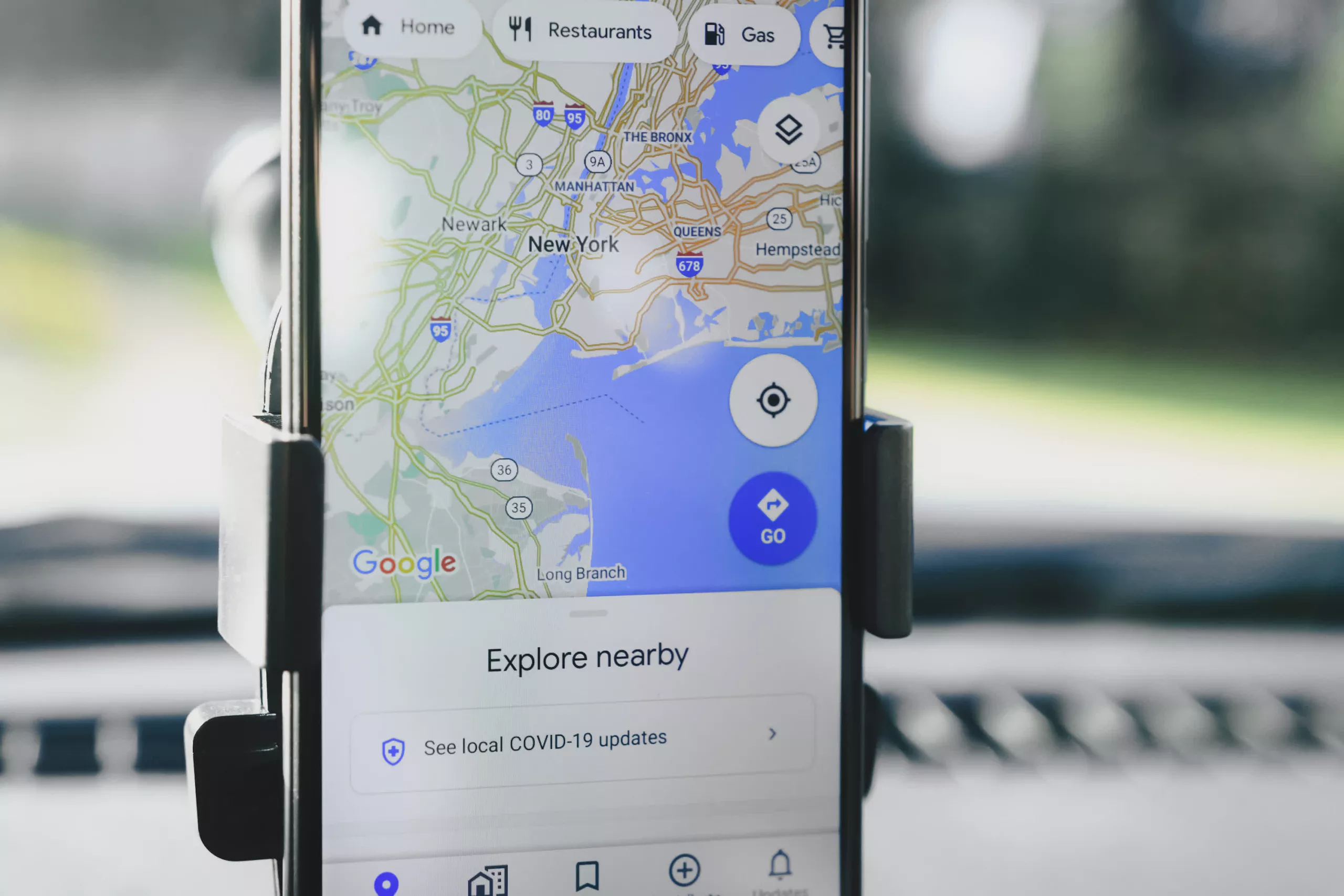 Los usuarios desafían los anuncios emergentes de Google Maps que les distraen y les sugieren «desvíos rápidos»