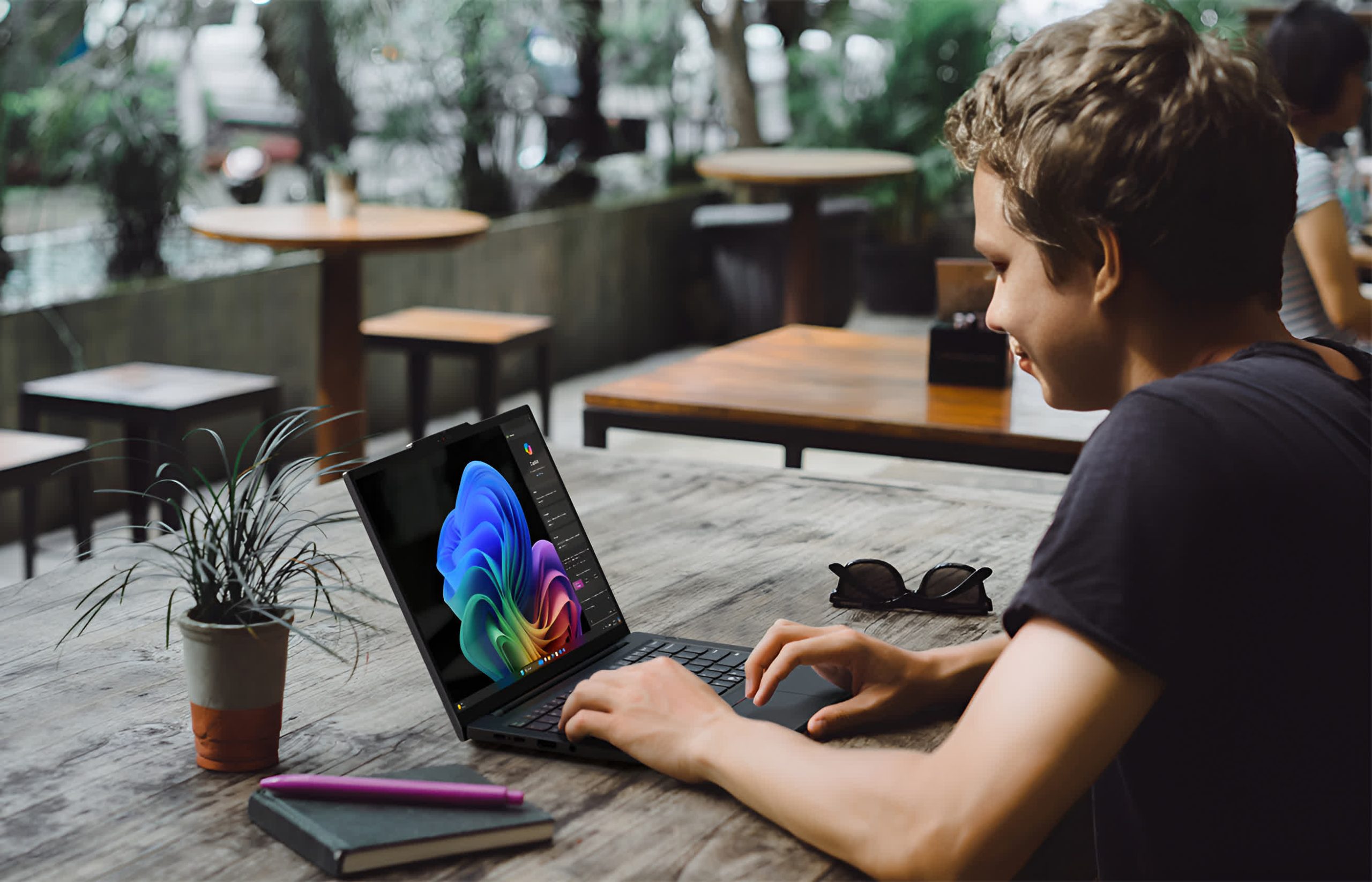 El último ThinkPad de Lenovo promete una duración de batería de 29 horas, potenciado por el chip Snapdragon X Elite