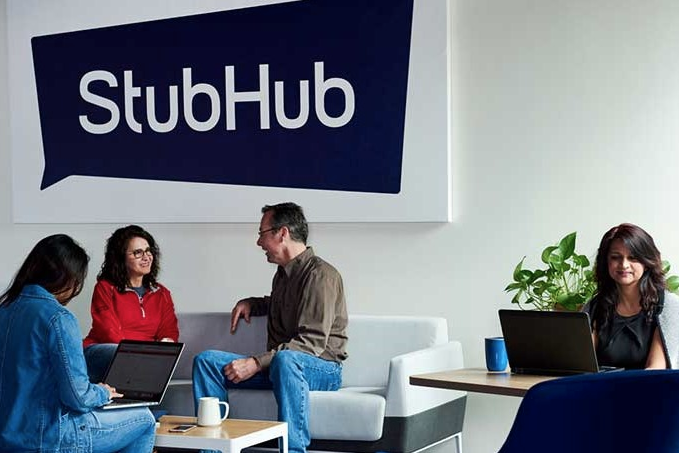 Demanda alega que StubHub engaña a los clientes para que paguen más por las entradas