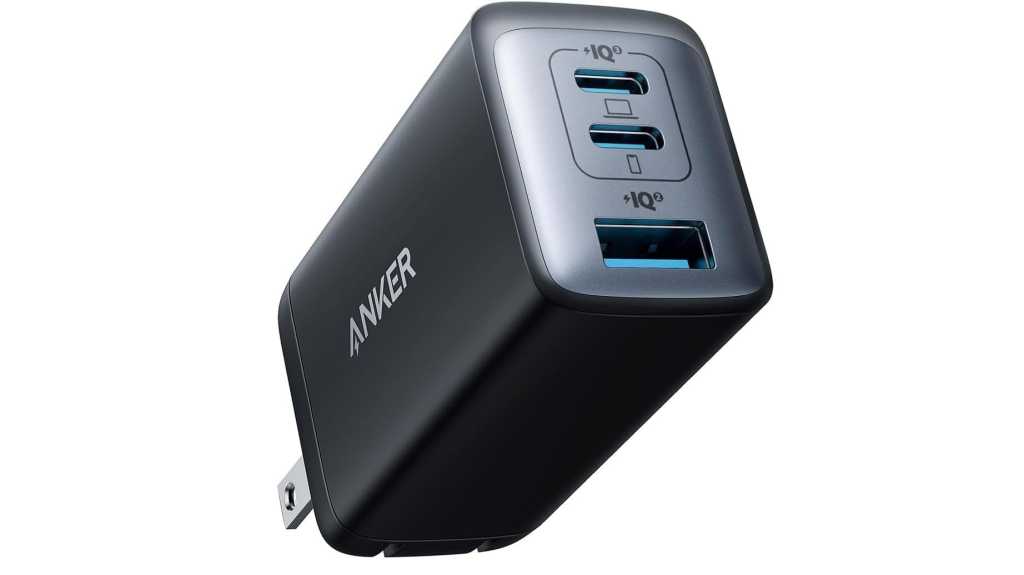 Este rápido cargador portátil de Anker se adapta a tres dispositivos y cuesta solo $30