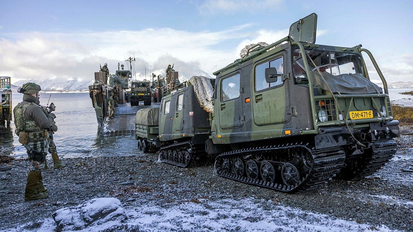 Los Royal Marines renuevan sus vehículos todoterreno antes de la llegada de los nuevos FATV