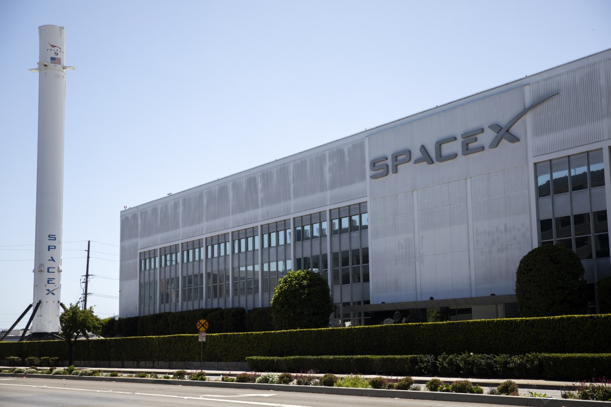 El ex gerente de SpaceX alega acoso, represalias y violaciones de seguridad en la demanda