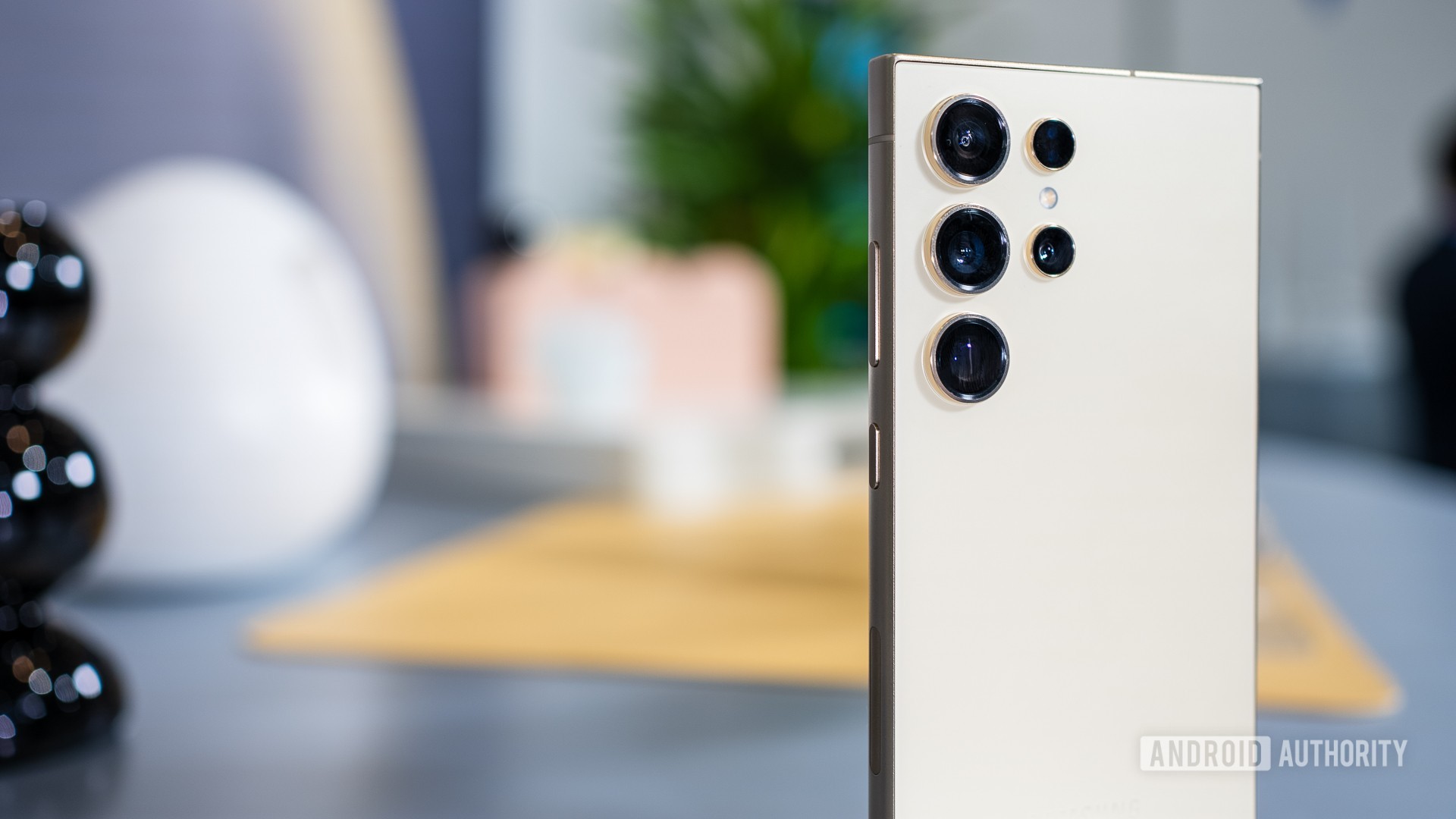 Una nueva filtración dice que no son solo las esquinas del Galaxy S25 Ultra las que se están redondeando