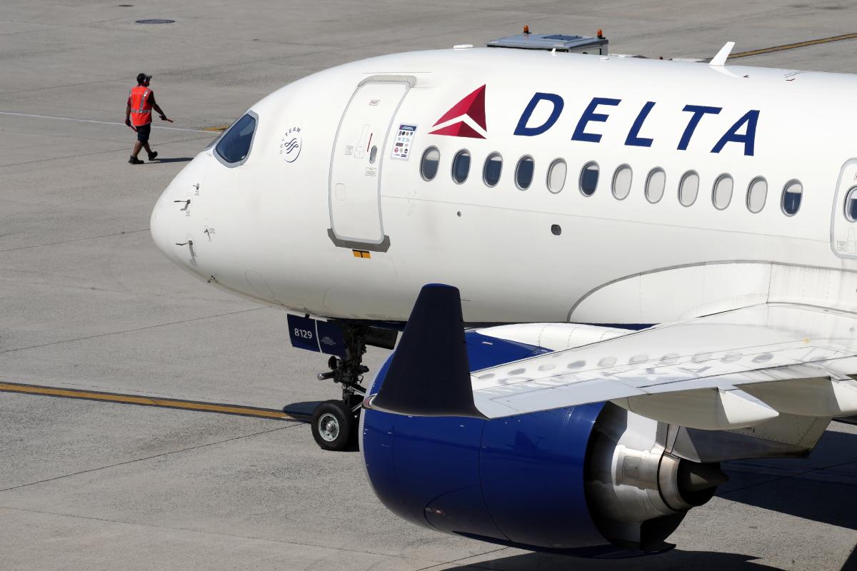 Las réplicas de la interrupción del servicio de CrowdStrike hacen que Delta cancele más de 1.000 vuelos más
