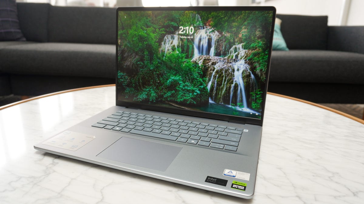 Esta Dell Inspiron es una de las computadoras portátiles más versátiles y completas que he probado.