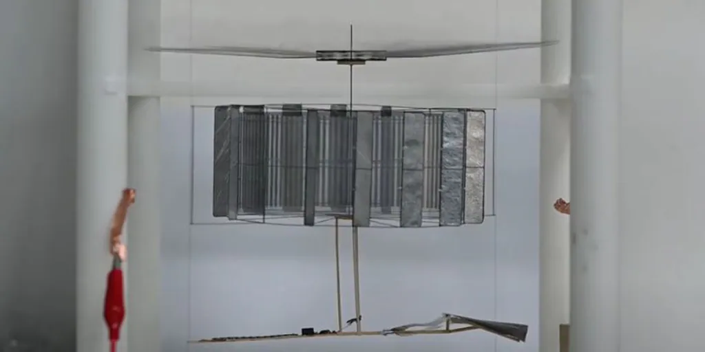 Este pequeño dron es capaz de pasar horas en el aire usando solo energía solar