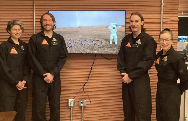 Los voluntarios que vivieron en la simulación de Marte de la NASA durante más de un año finalmente emergerán hoy