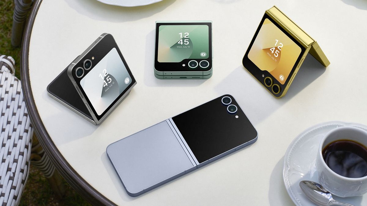 El primer iPhone plegable podría seguir el diseño del Galaxy Z Flip 6, pero no lo esperes antes de 2026
