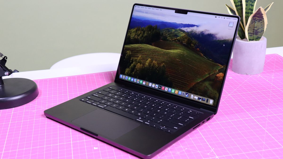 El rumoreado interruptor de cámara web de Apple en el MacBook Pro M5 podría ser el primer paso hacia el sueño de una computadora portátil «delgada posible»