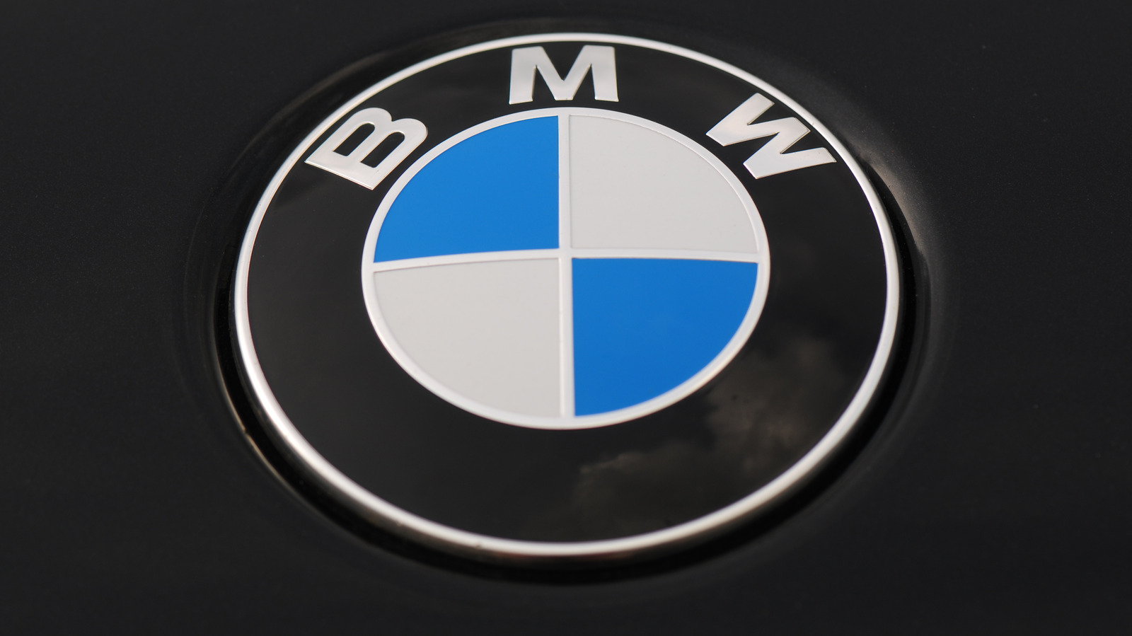 Esto es lo que representa BMW (y la historia detrás del nombre)