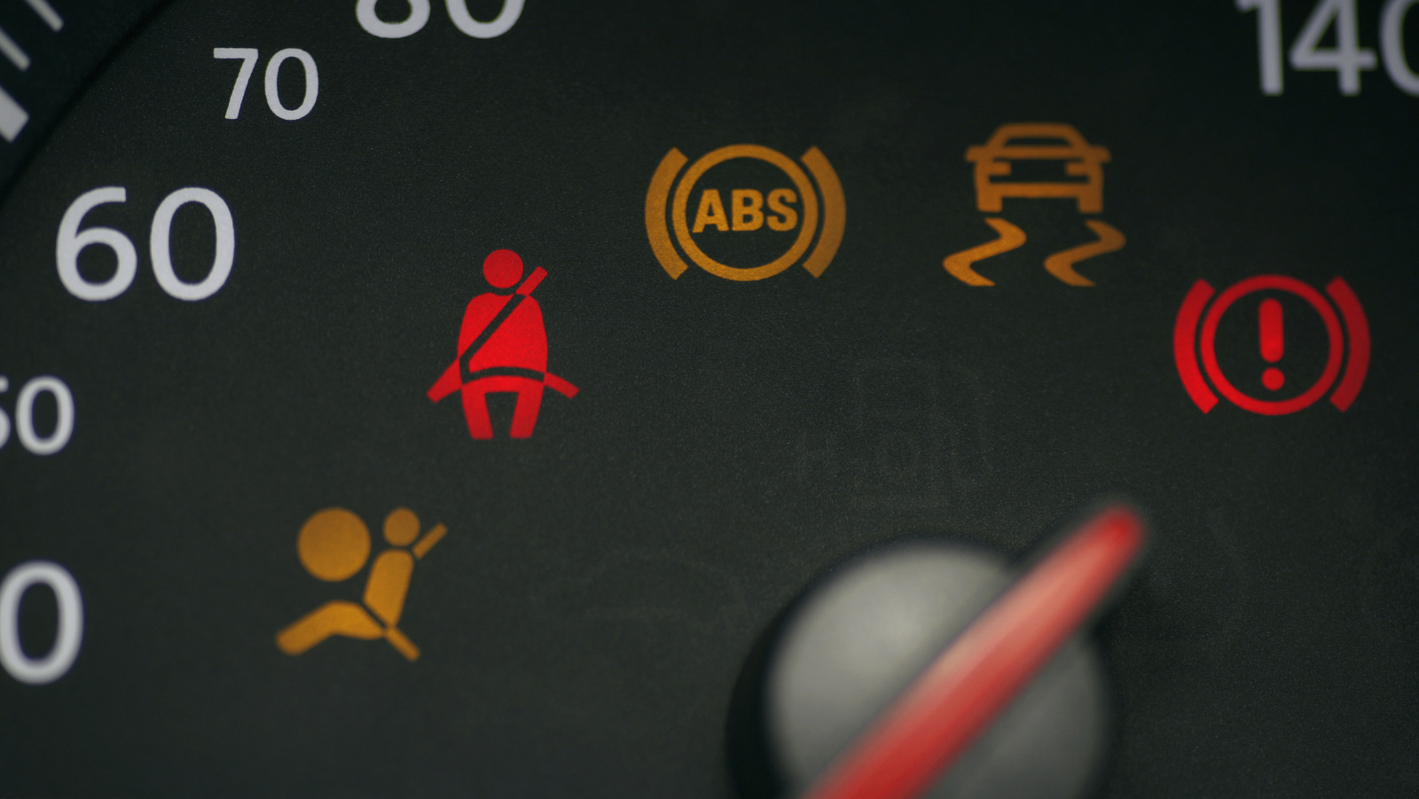 10 luces de advertencia comunes en el tablero de instrumentos y su significado