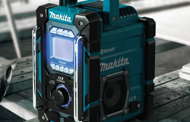¿Pueden las radios Makita cargar las baterías de herramientas?