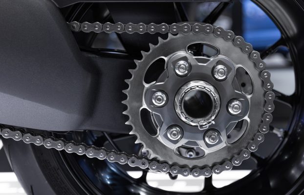 Cómo limpiar y lubricar correctamente la cadena de tu motocicleta