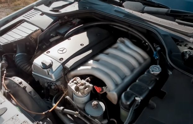 ¿Qué es el motor OM606 y qué coches Mercedes-Benz lo utilizan?