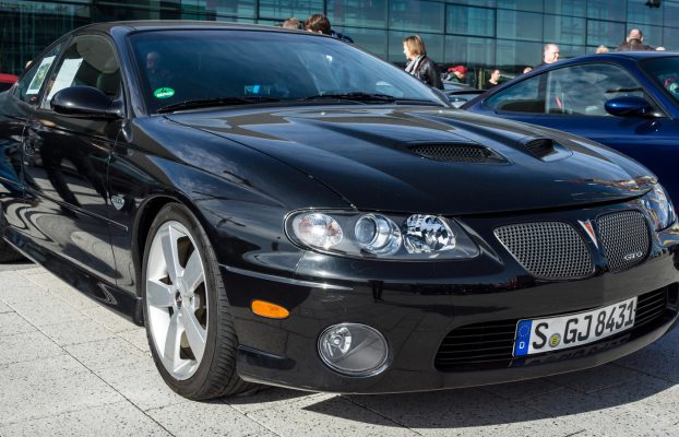 ¿Cuántos caballos de fuerza tiene un Pontiac GTO 6.0 del 2006?