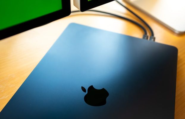 Ahora puedes usar tu MacBook Pro M3 con dos monitores, al igual que el MacBook Air M3