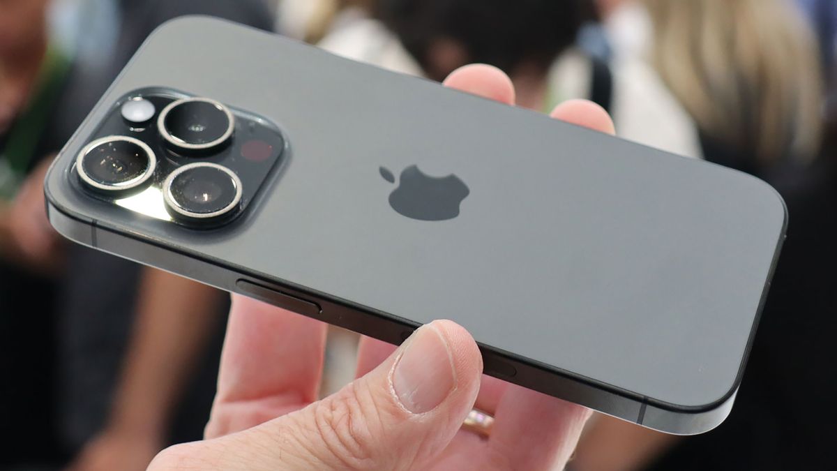 Se rumorea nuevamente que el iPhone 16 Pro igualará al Pro Max con zoom óptico de 5x