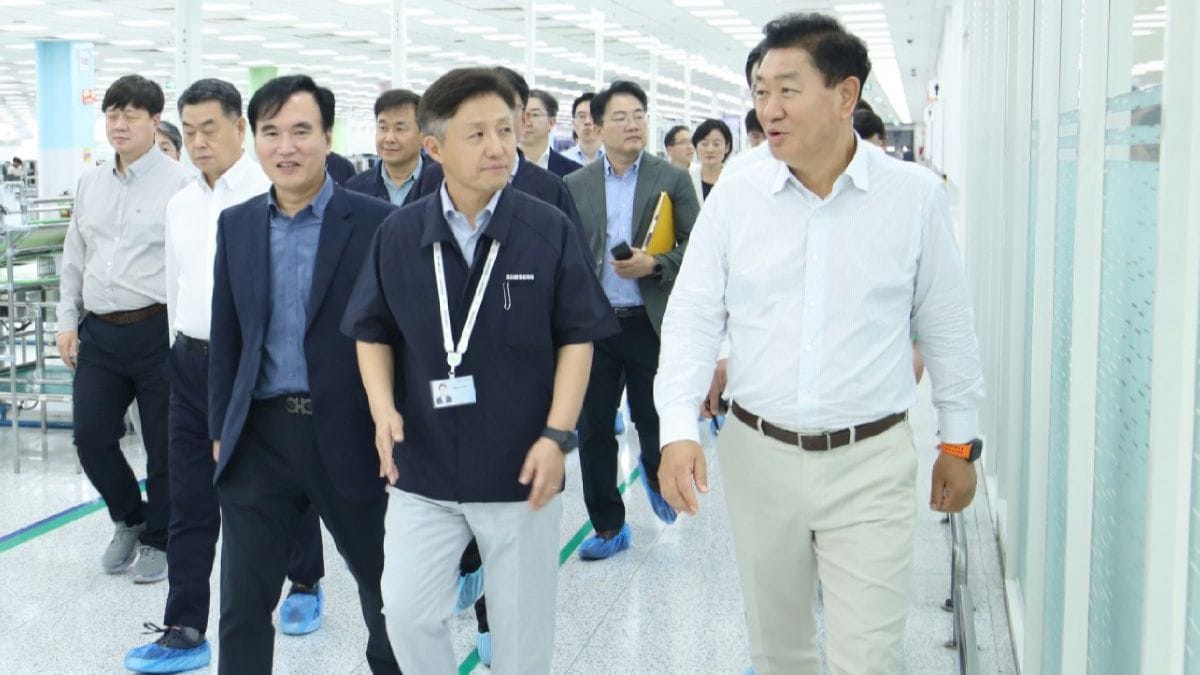 El vicepresidente de Samsung visita la fábrica de Noida y afirma que la India es «uno de los mayores» mercados mundiales con enormes oportunidades