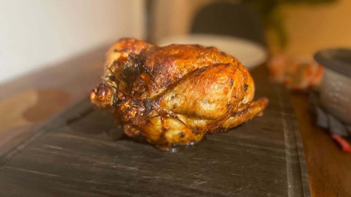 ¿Cuál es la mejor manera de asar un pollo? Olvídate del horno y usa este método rápido
