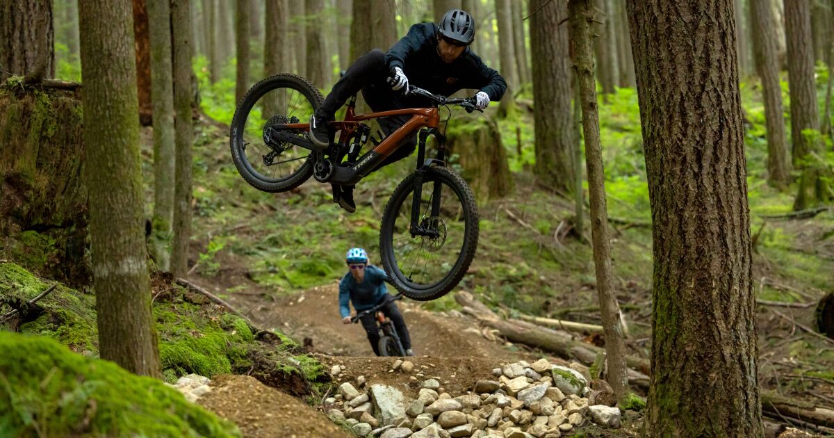 La galardonada bicicleta de enduro de Trek se suma a la revolución eléctrica