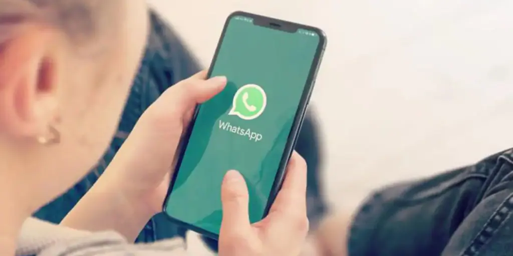 Este nuevo truco de WhatsApp te ayuda a detectar cuando te están intentando estafar en un grupo