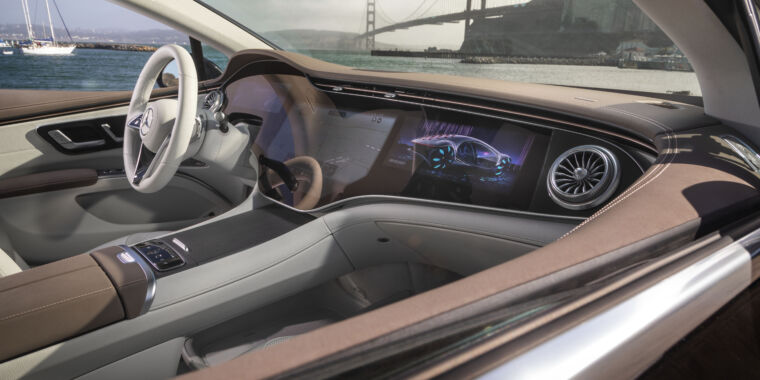 Según una encuesta, muchas de las nuevas tecnologías en el automóvil “no son necesarias”